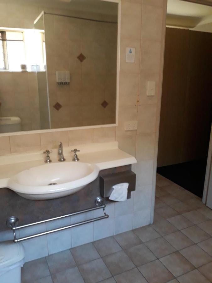 Country Gardens Motor Inn Toowoomba Exterior foto